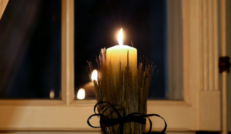 Candle for Holodomor victims lit in window of Presidential Palace in Warsaw