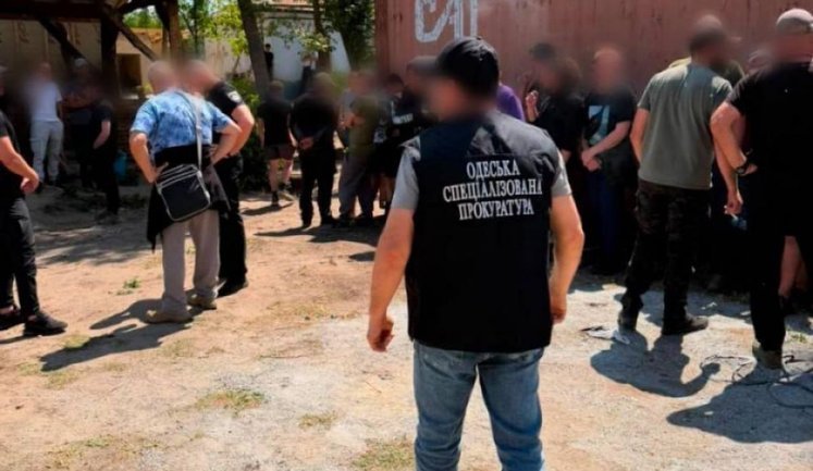 83 servicemen and army trucks used on private construction project: unit commander detained in Odesa region – Kravchenko. PHOTOS