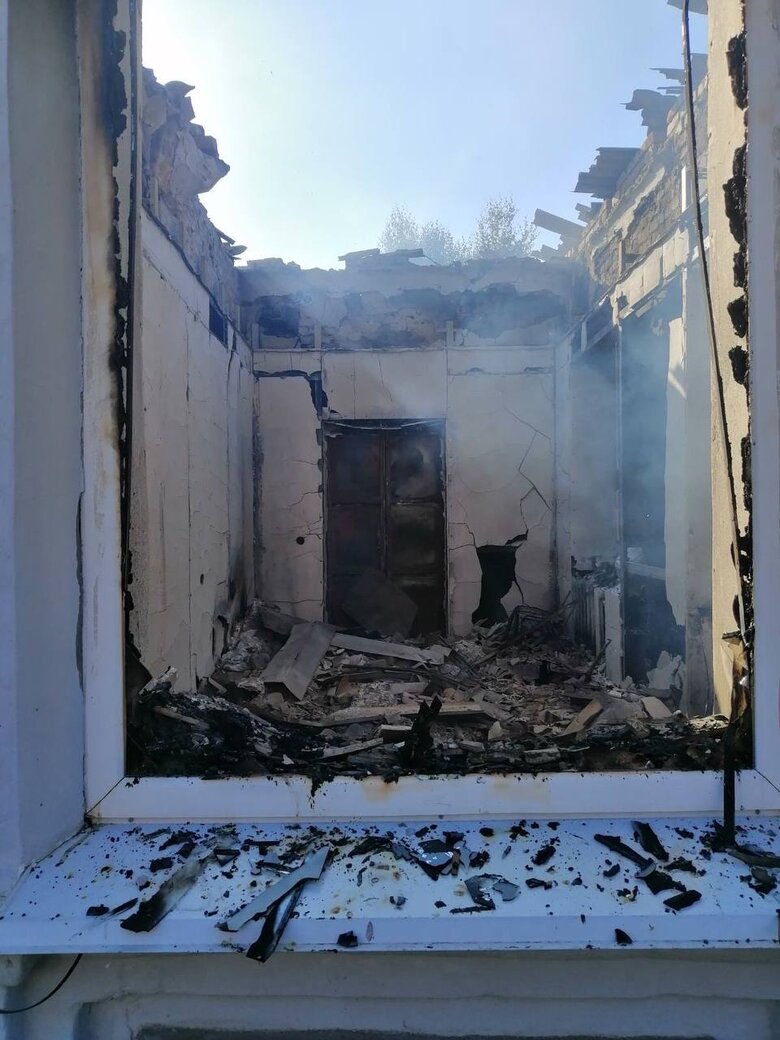 В результате вражеской атаки сгорел сельский совет в селе Малая Токмачка в Запорожской области, есть пострадавшая, - ОВА 07