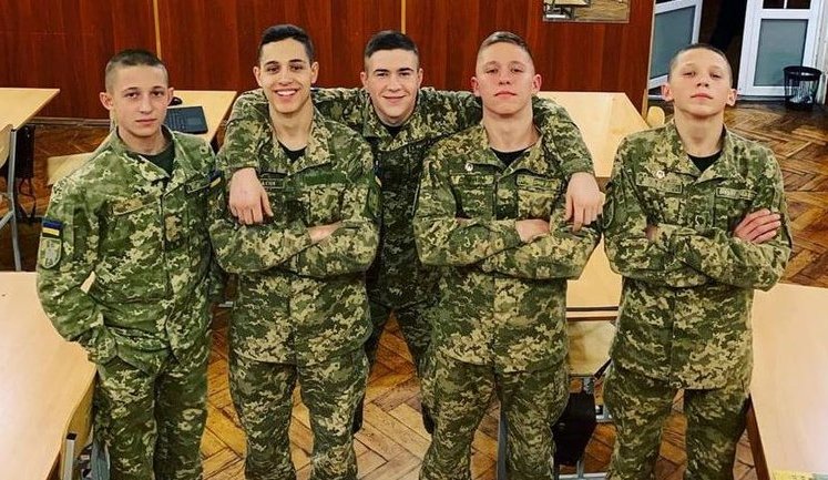 До Київського військового ліцею ім. Богуна більше не приймають дітей "мажорів" і тих, з ким не можуть впоратися батьки, - начальник ліцею Гордійчук. ФОТО