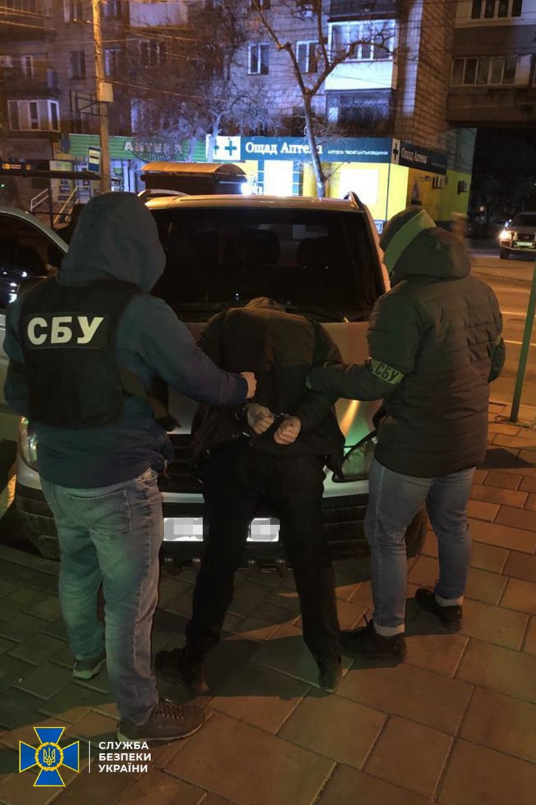 Похищали людей, вымогали деньги и совершали разбойные нападения: СБУ обезвредила международную криминальную группировку, которую координировал вор в законе 01