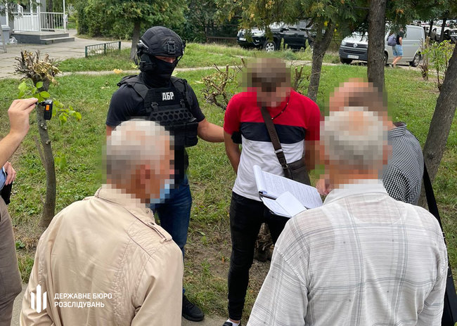 Трое чиновников ГФС задержаны при получении 12 тыс. долл. взятки за закрытие уголовного дела, - ГБР 04 Трое чиновников ГФС задержаны при получении 12 тыс. долл. взятки за закрытие уголовного дела, - ГБР 04