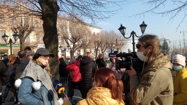 У Чернівцях підприємці вийшли на карантинний протест: Постанова Кабміну суперечить Конституції 05