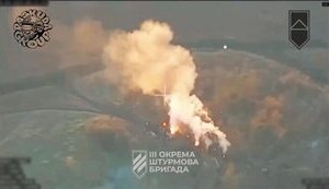 Сили оборони знищили вантажівку, БТР, танк, легковик з особовим складом, також здетонував склад БК росіян. ВIДЕО