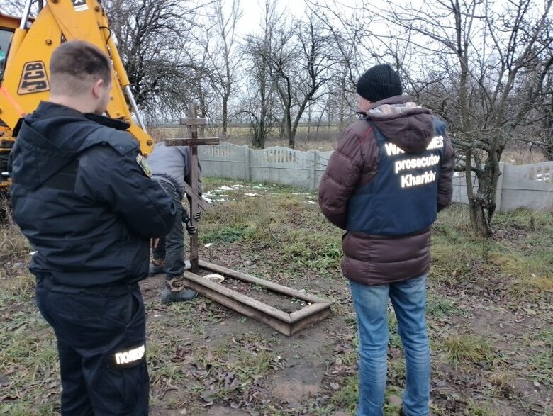 В Харьковской области эксгумировали тела пяти жителей, погибших в результате российской агрессии. Среди них – двое детей 01