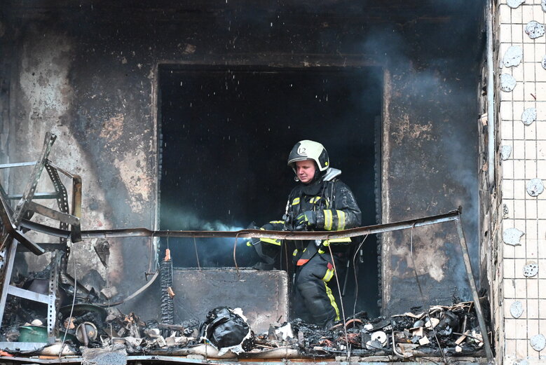 Consequences of Russian missile strike on house in Solomianskyi district of Kyiv 25