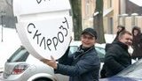 Из Львова Путину передали таблетку от склероза и предложили обсуждать Великую Отечественную войну в узком кругу за бокалом пива. ФОТО