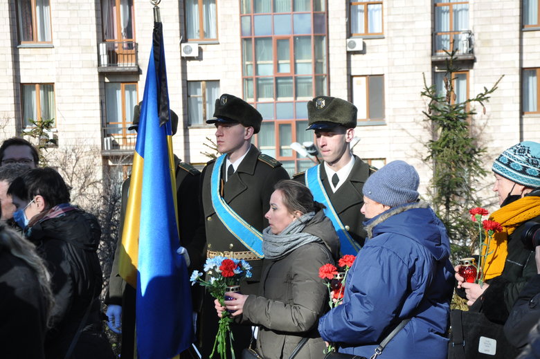 Память Героїв Небесної Сотні вшанували у Києві 06