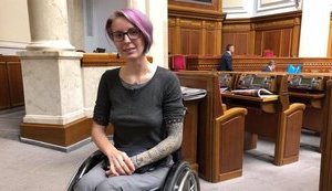 Призываю не писать заявление на волонтерок, заступившихся за украинский язык, потому что это будет репрессией уровня Сталина, - Зинкевич обратилась к Брагару