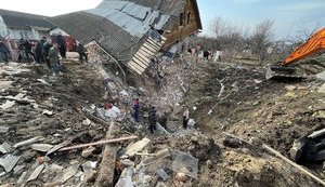Several-meter funnel and piles of construction debris - Russian occupiers destroyed house in Nizhyn. PHOTOS