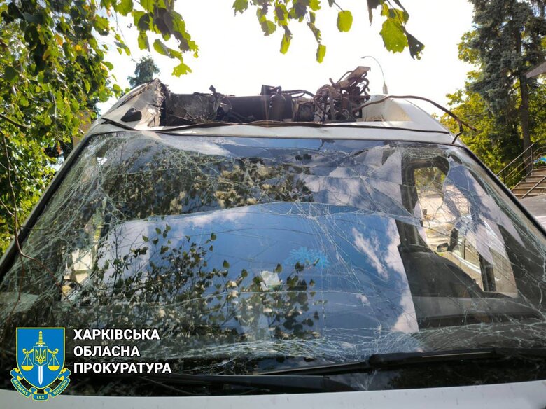 Авто в яке влучив дрон в Куп'янську