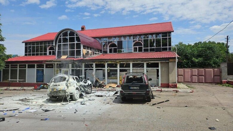 На Херсонщині окупанти атакували дроном авто поліції