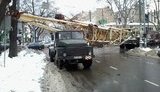 В центре Одессы на дороге застрял гигантский строительный кран. ФОТО