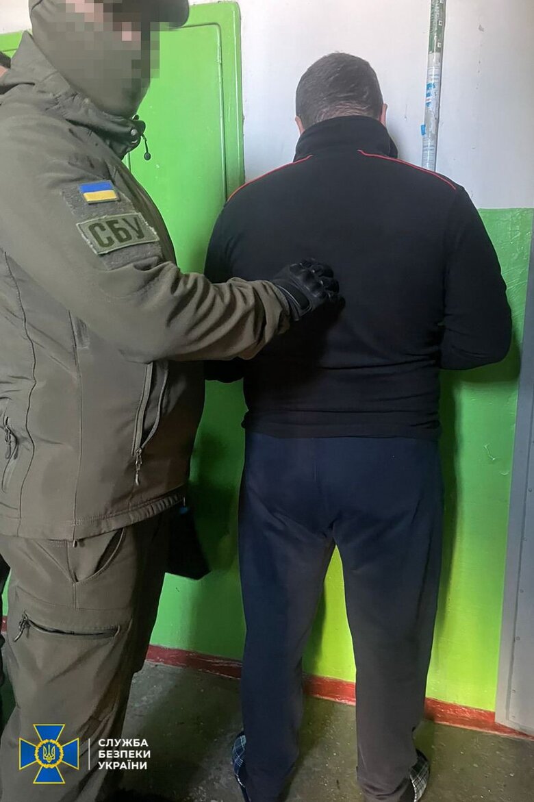 Четыре бывших руководителя российской пыточной, действовавшей во время оккупации Херсона, задержали СБУ совместно с ГБР 04