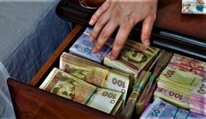 Середні пенсії депутатів та судів в Україні перевищують 220 тисяч, ‒ "Опендатабот"