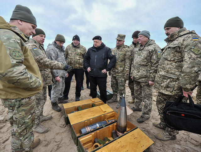 Відбулися успішні військові випробування українських боєприпасів, - Турчинов 04