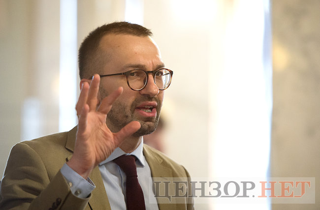 Сергей Лещенко: Превращение Украины в банановую республику достигло новых высот - никем не уполномоченный гражданин США Джулиани указывает украинскому президенту, с кем иметь дело, а с кем - нет 04 Сергей Лещенко: Превращение Украины в банановую республику достигло новых высот - никем не уполномоченный гражданин США Джулиани указывает украинскому президенту, с кем иметь дело, а с кем - нет 04