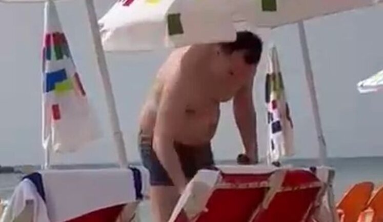 Ukrainian Armed Forces Lieutenant Colonel Oleksiy Arestovych rests on Tel Aviv beach in Israel on May 22. VIDEO
