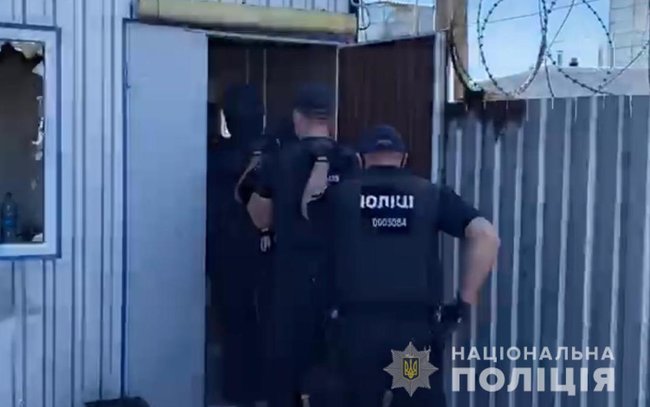 Попытка рейдерства на Николаевщине, полиция задержала 30 человек 02