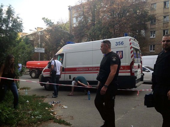 Київські поліцейські зі стріляниною затримали трьох грабіжників 01