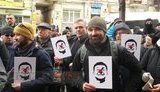 Звіробій прийшла в ДБР, але на допиті не була: під будівлею Бюро зібралася акція на її підтримку. ФОТОрепортаж