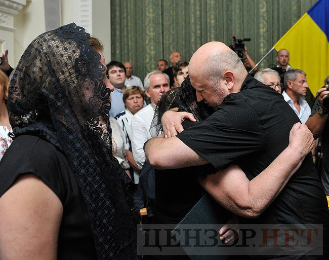 С Героем Украины Левком Лукьяненко прощаются в Киеве 13