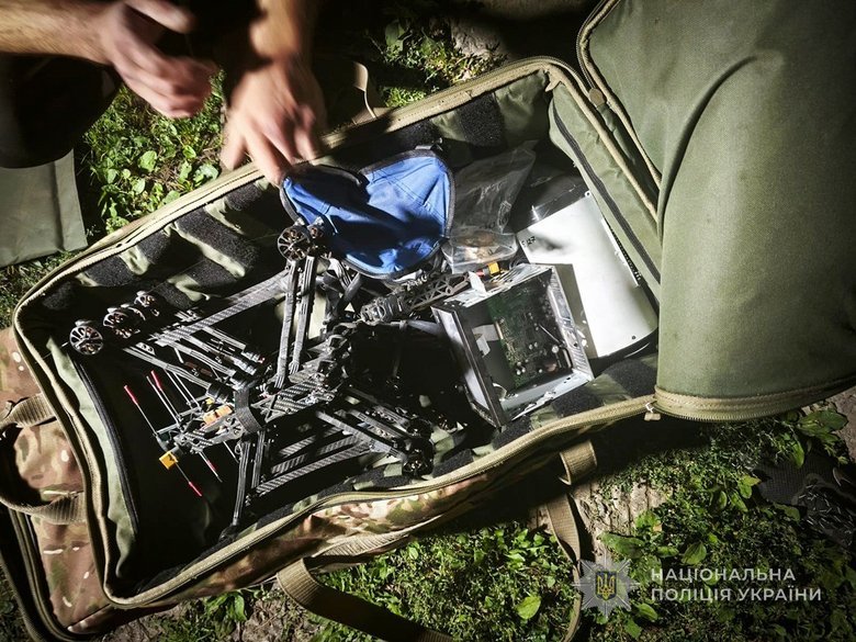 У Сумах чоловік викрав з автівки військового спорядження