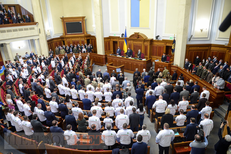 Послання Зеленського, пильний погляд та сміх Разумкова, плакати ЄС і невтішне пророцтво Бурміча: робота Ради 1 грудня 16