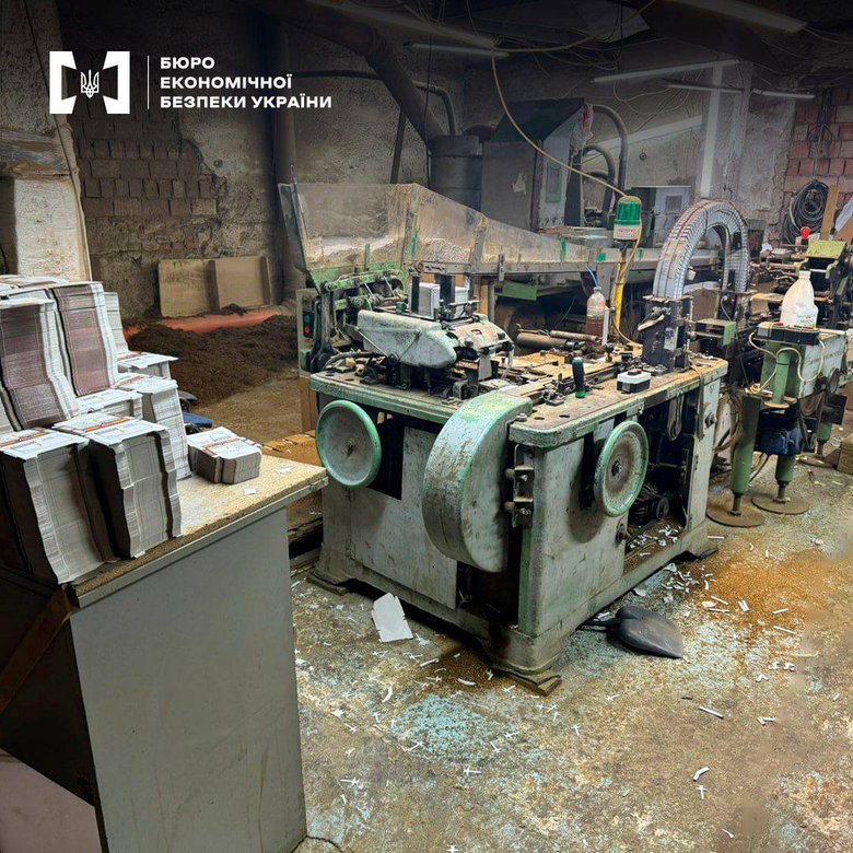 БЕБ викрило підпільне виробництво сигарет у Чернівецькій області