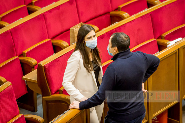 Мисягін у кріслі прем’єра, Яценко і Качура за колоною, краплі Кабанова і поцілунок слуг народу Марченко і Стефанчука, - робота ВР 18 грудня 22