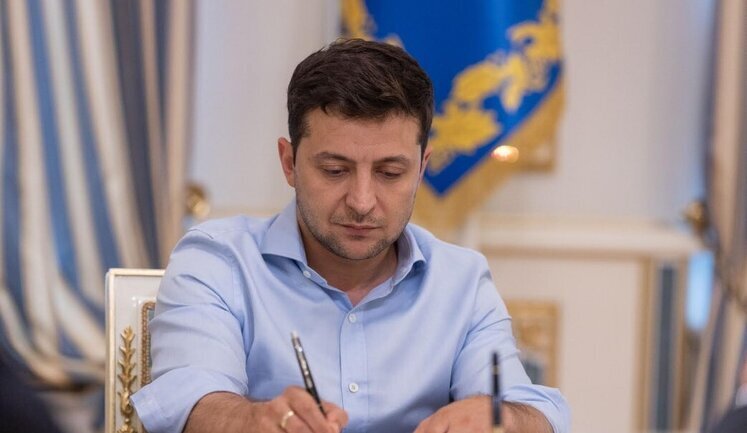 Зеленский подписал указ о лишении 19 компаний разрешений на пользование украинскими недрами