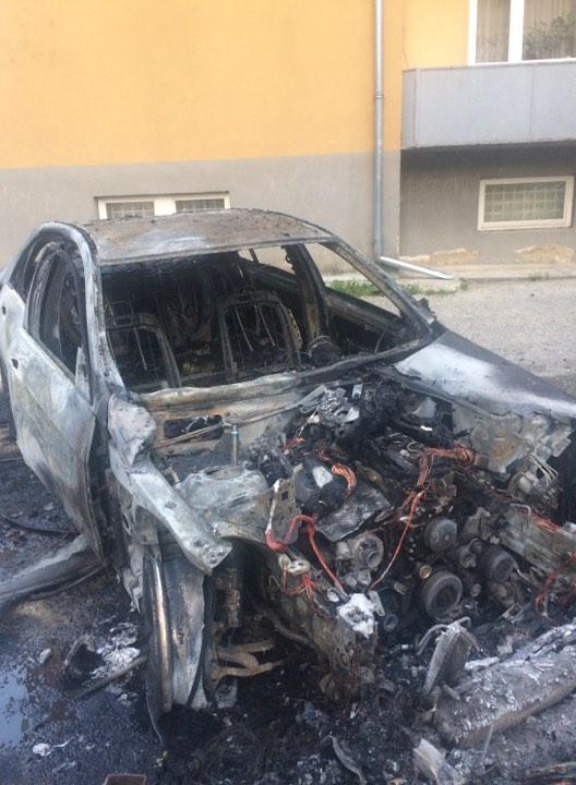 Невідомі спалили автомобіль колишнього віцемера Ужгорода Цапа 02 Невідомі спалили автомобіль колишнього віцемера Ужгорода Цапа 02