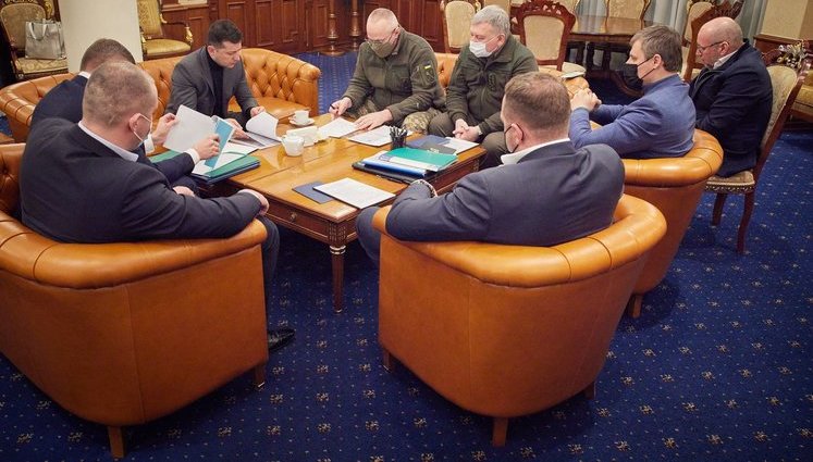 Zelenskyi orders to identify those responsible for death of three soldiers in Donbas