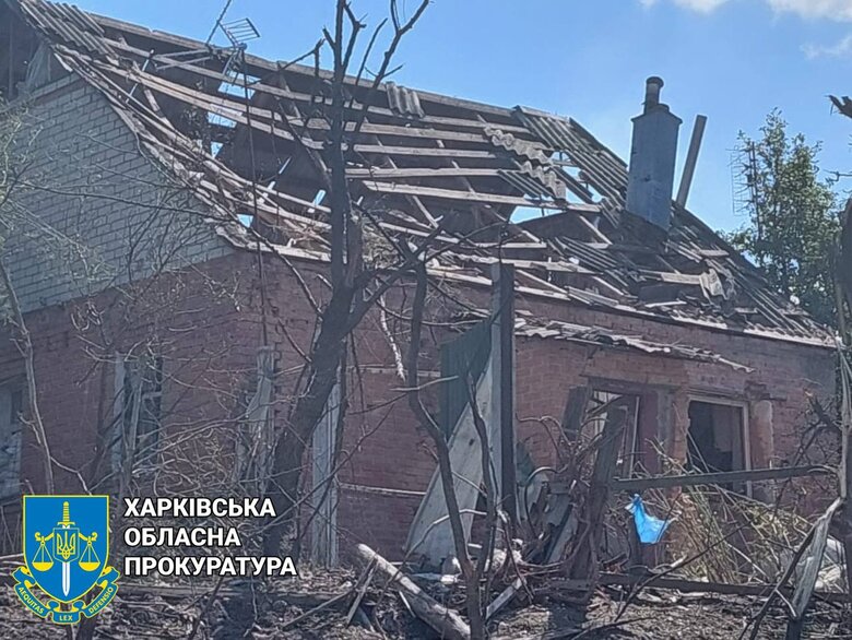 Наслідки ворожих обстрілів Вовчанська, 1 особа зазнала поранення 02