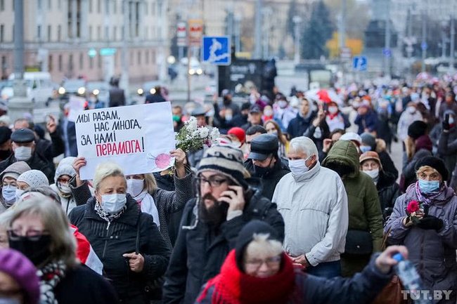 Многолюдный марш пенсионеров и медиков прошел в Минске 17