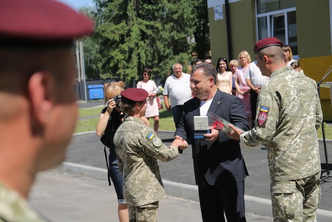 Полторак нагородив військовослужбовців 148-го окремого гаубичного самохідно-артилерійського дивізіону 02
