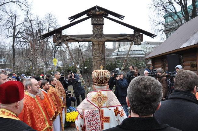 Панахида за Героями Небесної Сотні відбулася в центрі Києва 15