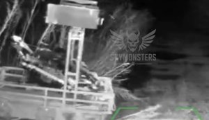 Наземный дрон бойцов "Sky Monsters" эвакуировал своих поврежденных механических побратимов с фронта. ВИДЕО