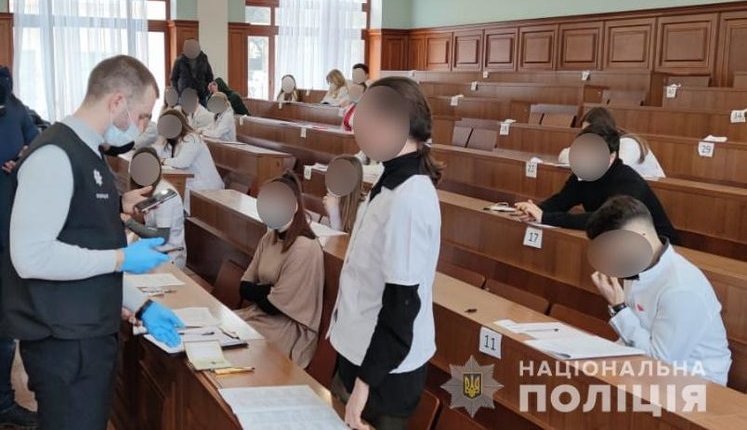 Розкрито шахрайську схему проходження студентами-медиками іспиту "КРОК", - Офіс генпрокурора. ФОТОрепортаж