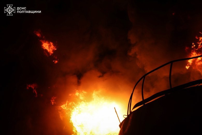 Россияне нанесли удар по промышленному объекту в Полтавской области: возникли пожары