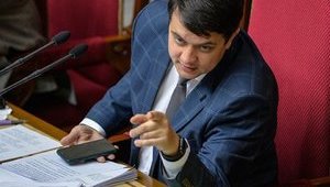 «Слуги» vs Разумков: ставки на відставку