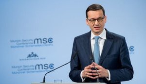Премьер-министр Моравецкий снова рассказывает о принятых Польшей "беженцах из Украины"
