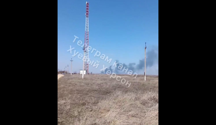 ЗСУ знищили десятки одиниць ворожої техніки на аеродромі Херсона. ВIДЕО