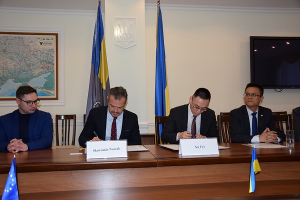 Як китайська корпорація Sinohydro за кредит ЄБРР будує в Україні дорогу з нелегального піску 02 Як китайська корпорація Sinohydro за кредит ЄБРР будує в Україні дорогу з нелегального піску 02