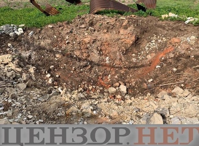 Ще 10 днів тому тут була ферма, - українські бійці в Марїнці про атаку російських терористів із застосуванням ракети великої потужності УР-83 06
