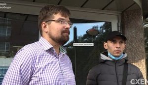 Сотрудники "Укрэксимбанка" напали на журналистов во время интервью с главой правления (обновлено)