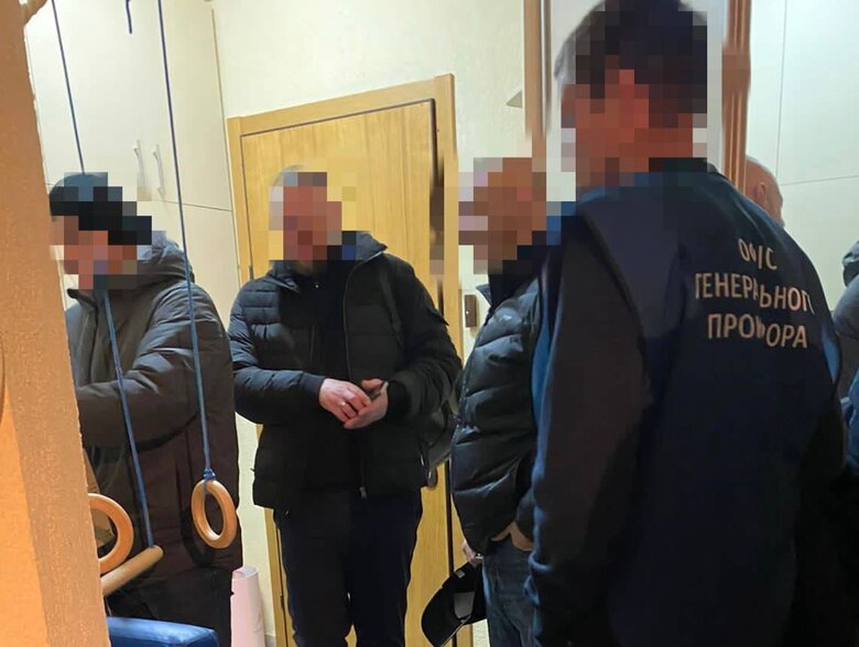 ГБР разоблачило заместителя председателя Федерации профсоюзов, пытавшегося дать взятку коллегии судей в $150 000 03