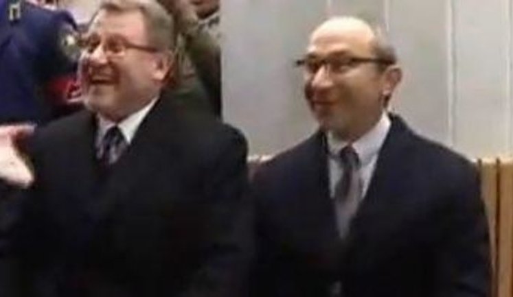 Золотые лавочки Кернеса:"За такие деньги мы готовы установить царский трон на каждой станции метро". ВИДЕО.