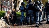 Бойцы "Беркута" внезапно снесли палатки Тимошенко. ФОТОрепортаж