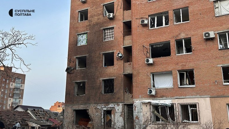 Унаслідок атаки на Полтавщині пошкоджено житлові будинки та готель, виникли пожежі.